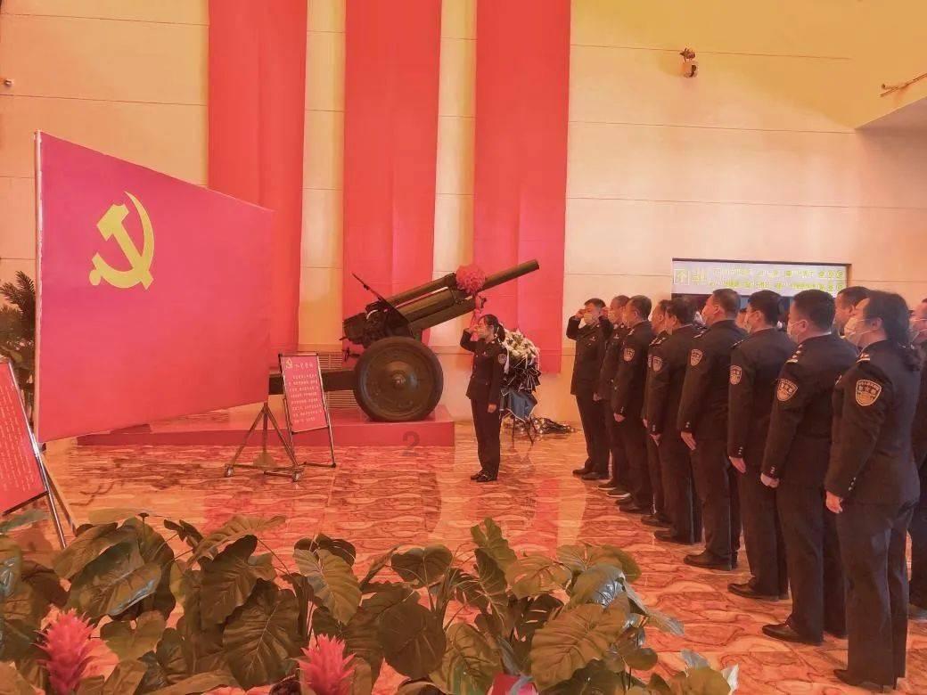 王星越《五福临门》开机现场神反应,网友大赞:情商高、必成大器!